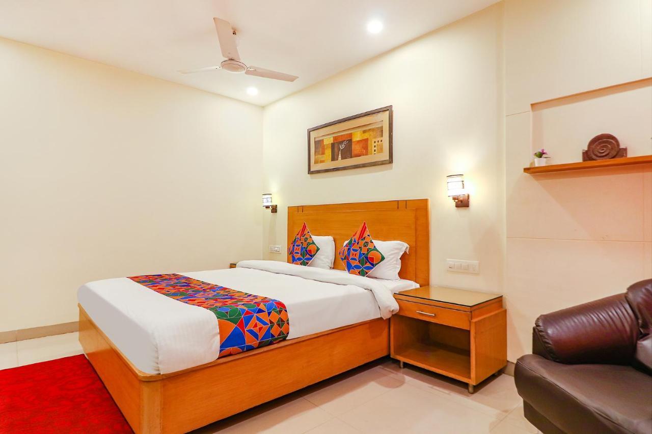 Fabhotel A&M - Nr Lv Prasad Institute, Banjara Hills Гайдарабад Екстер'єр фото